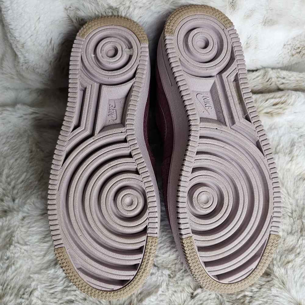 Nike Force is Female Airforce‎ Mid Vintage 6.5